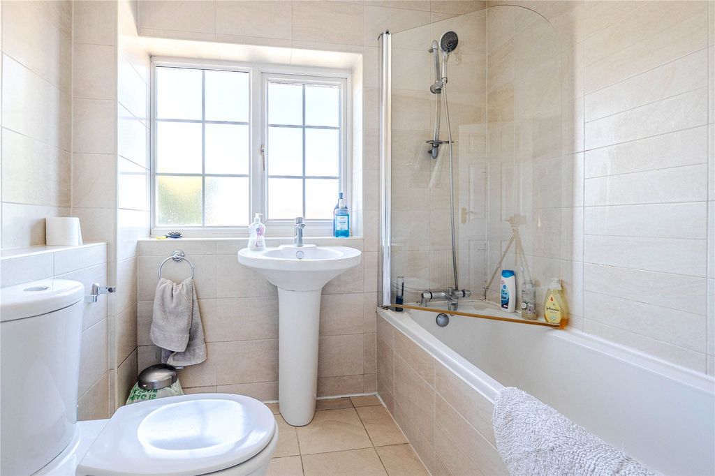 Additional image 13 of 5 bed detached house for saleSt Christophers Close, Dunstable, Bedfordshire LU5