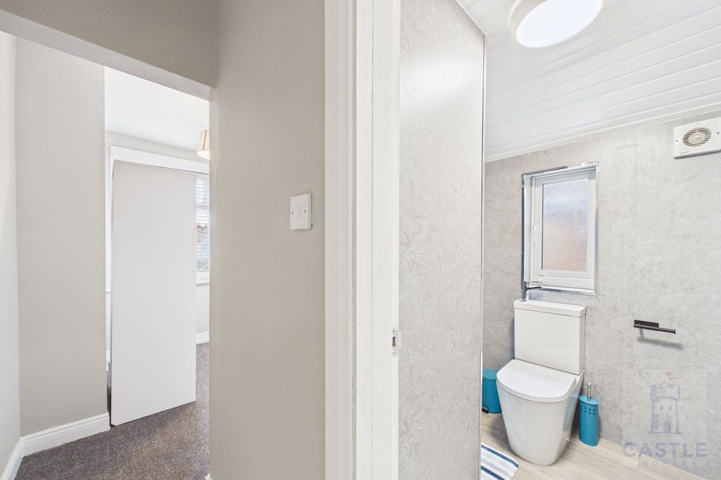 Property photo 2 of 10 Bedroom 2 Ensuite