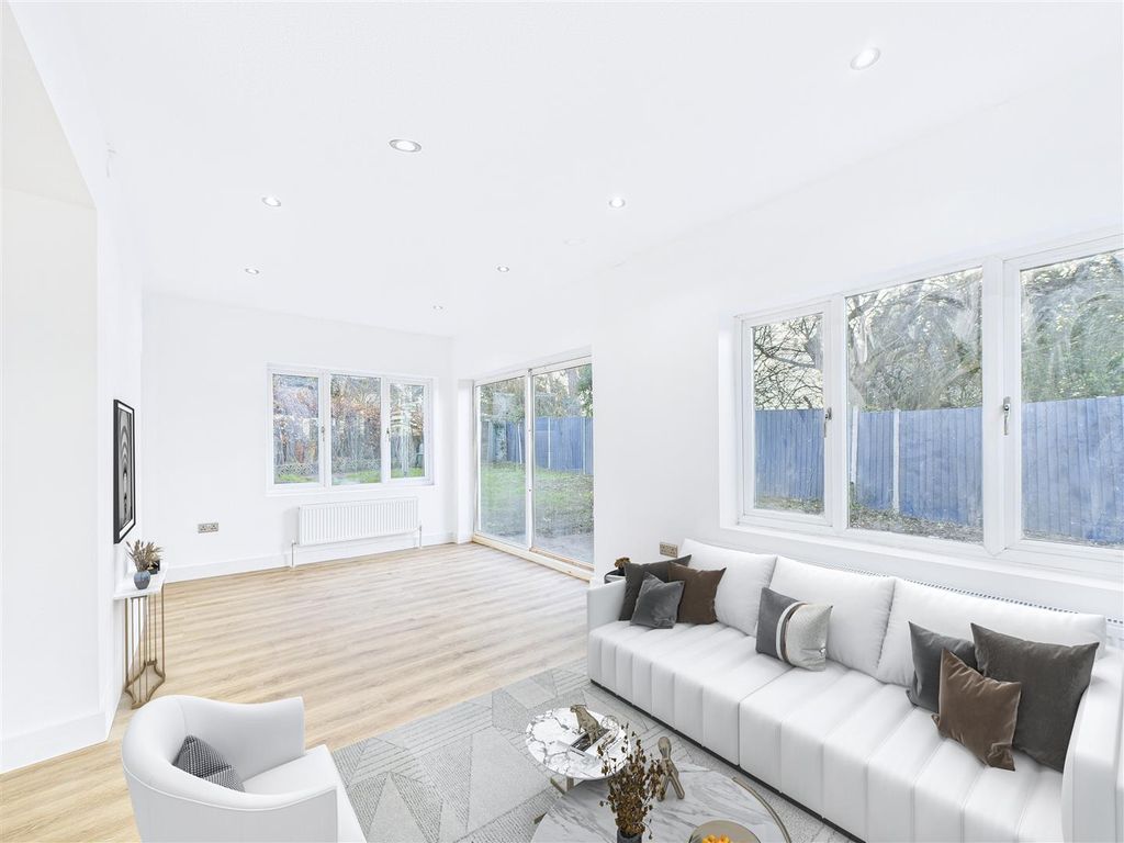 Property photo 2 of 40 Moat Bank, Bretby (2).Jpg