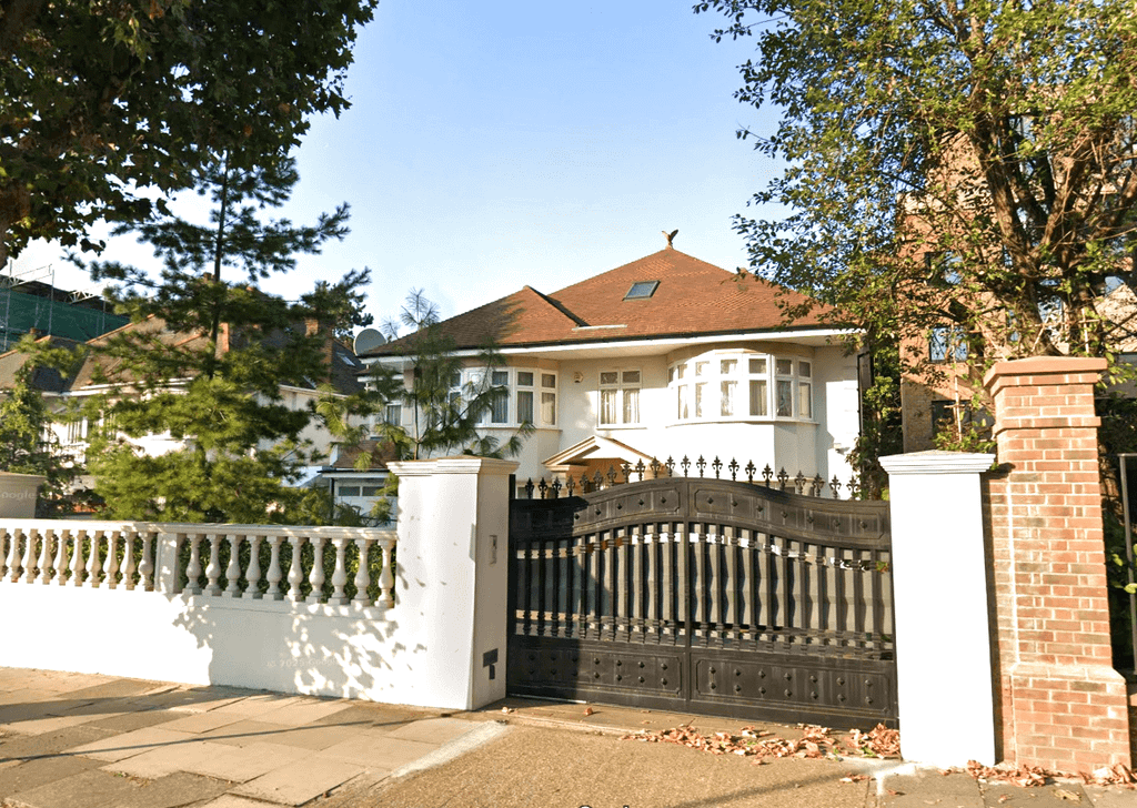 Property photo 1 of 20 Brondesbury Park, London, Nw6