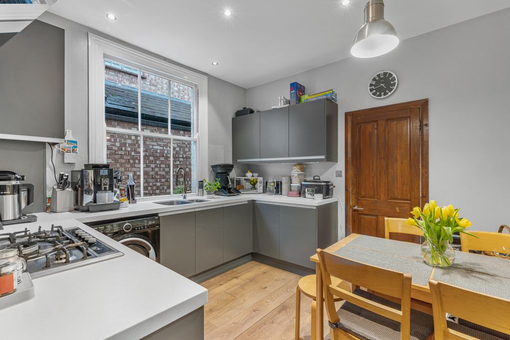 Property photo 2 of 7 Lawrence Road (5)