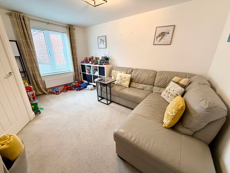 Property photo 2 of 19 Lounge