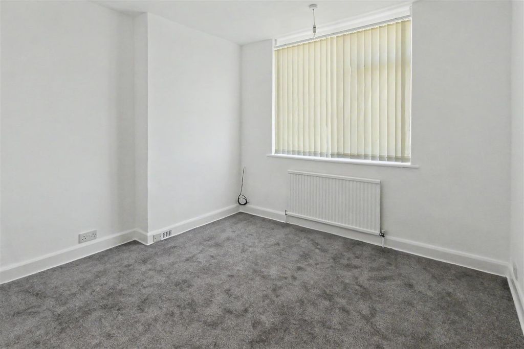 Property photo 3 of 20 Bed 2.1.Jpeg