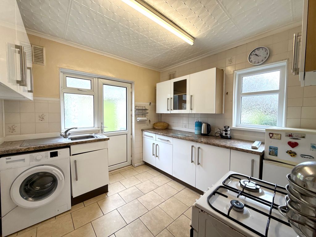 Additional image 4 of 2 bed flat for saleTy Fry, Aberdare, Rhondda Cynon Taf CF44