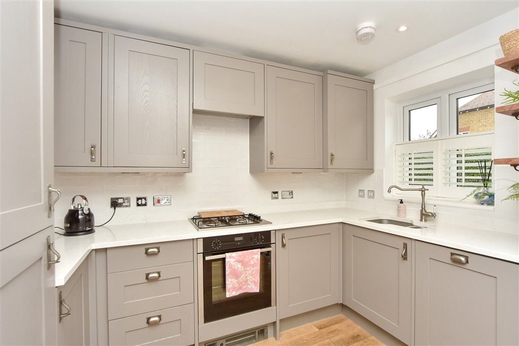 Property photo 3 of 9 Kitchen