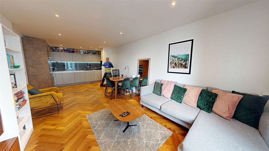 Property photo 3 of 19 Picture No. 04