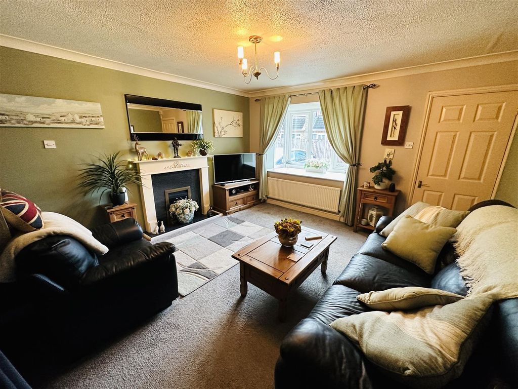 Property photo 2 of 9 Lounge