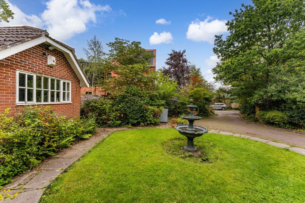 Property photo 2 of 31