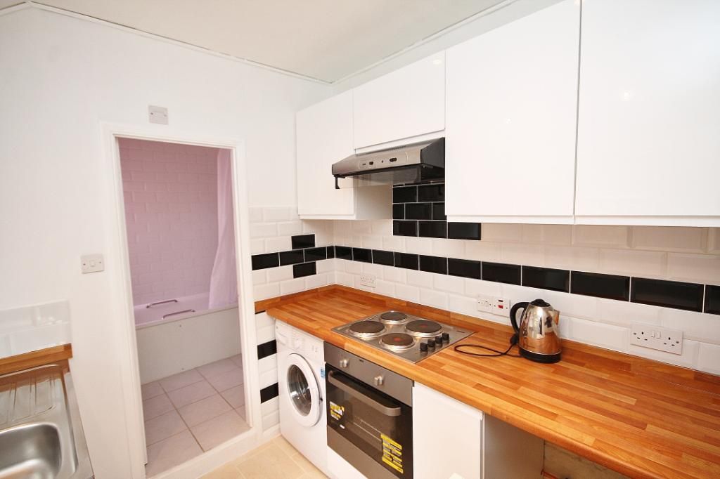 Property photo 3 of 8 Kitchen