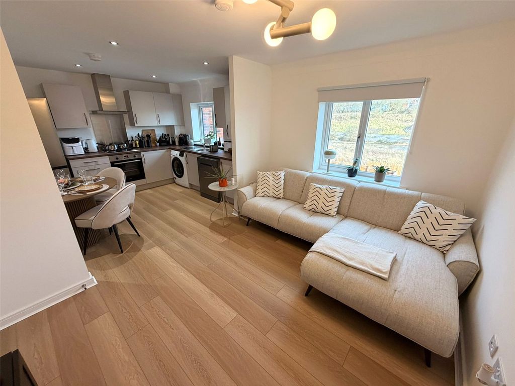 Property photo 3 of 16 Picture No. 12