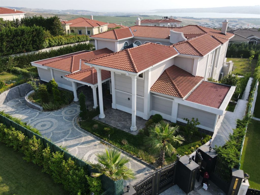 Property photo 2 of 23 Sensational Istanbul Property For Sale In Buyukcekmece - Amazing Sea Views