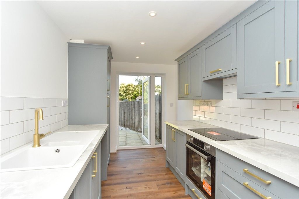 Property photo 1 of 11 Kitchen