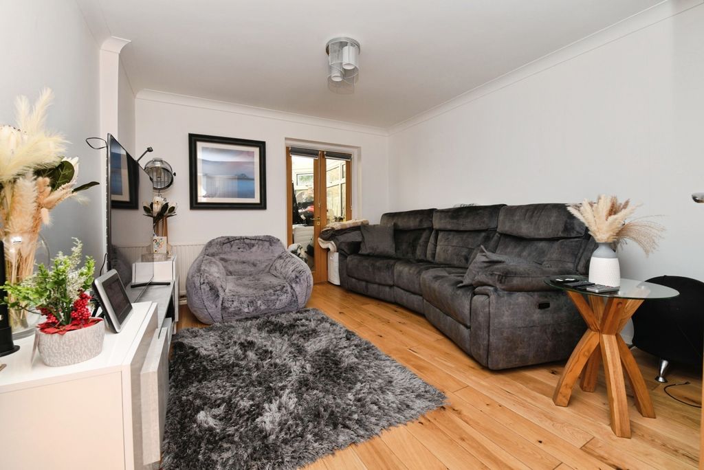 Property photo 3 of 15 Photo