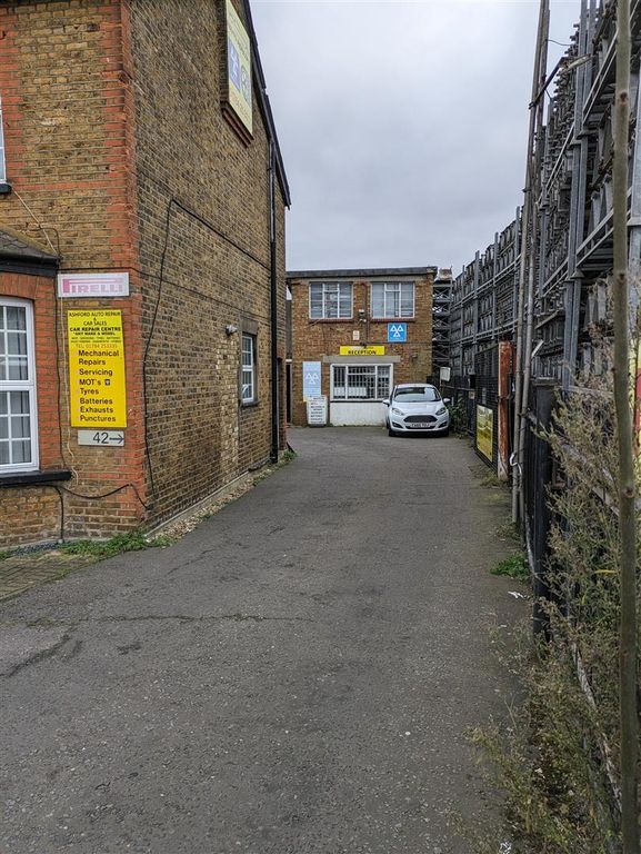 Property photo 3 of 6 42 Feltham Road (3).Jpg