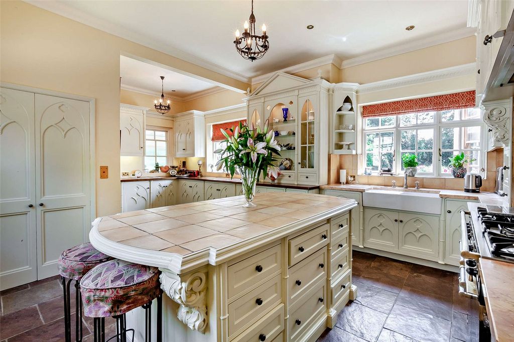 Property photo 3 of 16 Kitchen/Breakfast