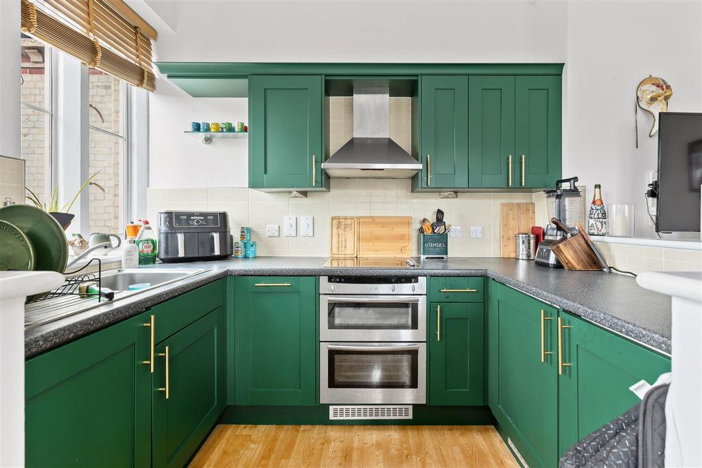 Property photo 3 of 17 Kitchen