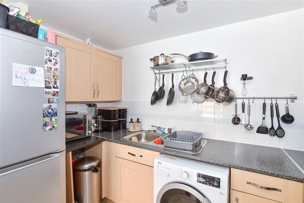 Property photo 3 of 8 Kitchen