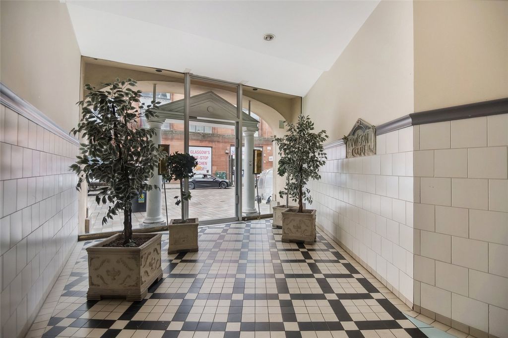Property photo 2 of 15 Entrance