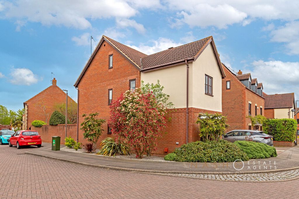 Property photo 1 of 33