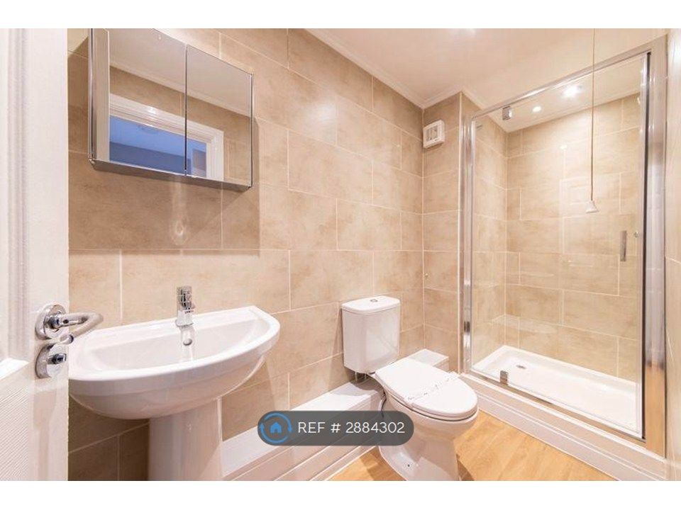 Property photo 3 of 9 Bathroom