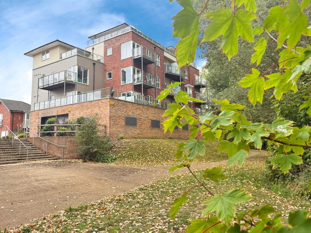 Property photo 1 of 18
