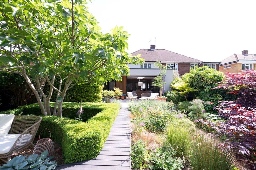 Property photo 3 of 33