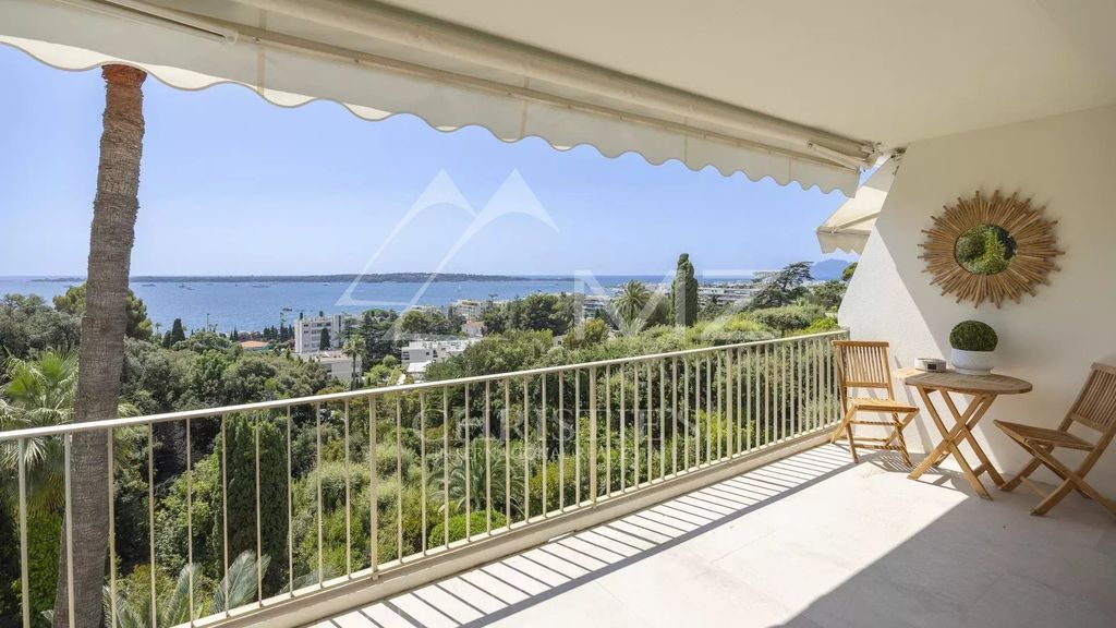 Property photo 1 of 13 Magnificent Two-Room Apartment With Panoramic Sea View