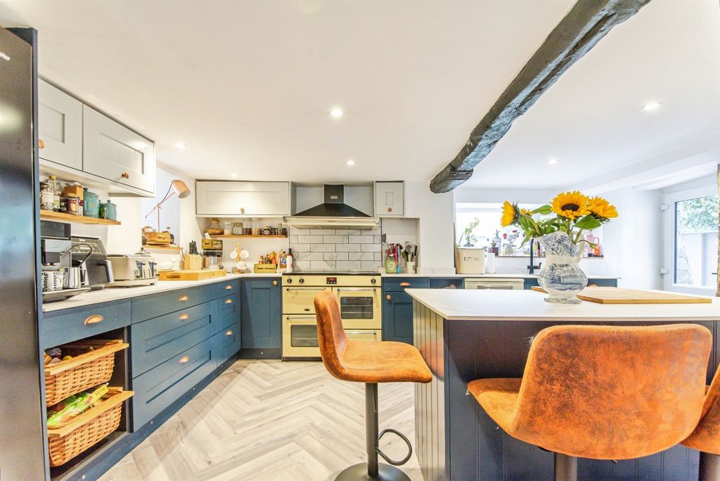 Property photo 1 of 21