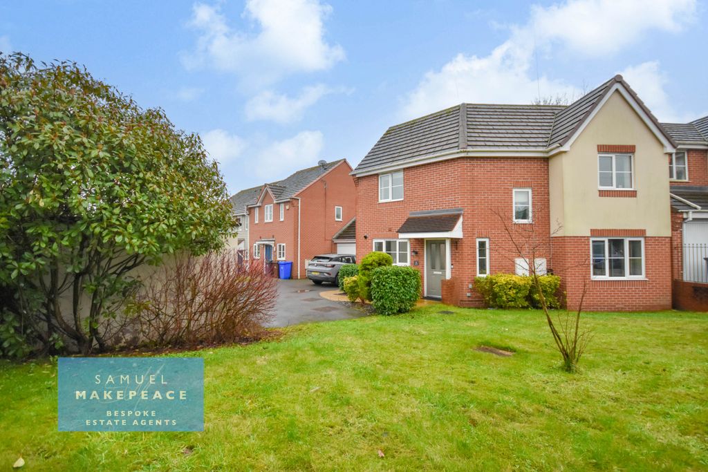 Property photo 1 of 26 Three Bedroom Semi Detached With Garage And Driveway