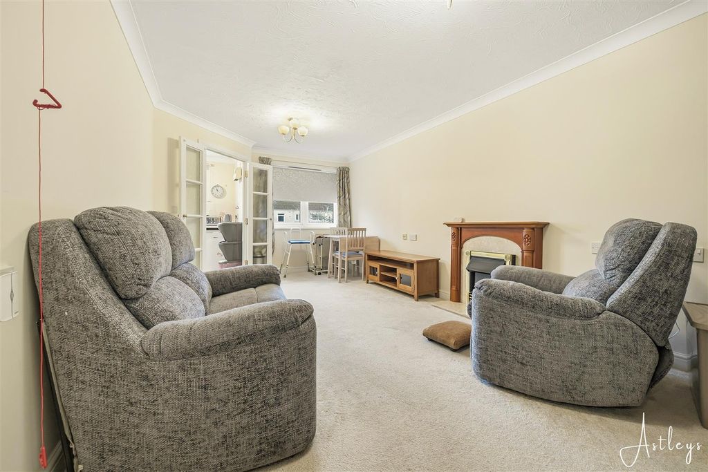 Property photo 2 of 10 Lounge/Dining Room