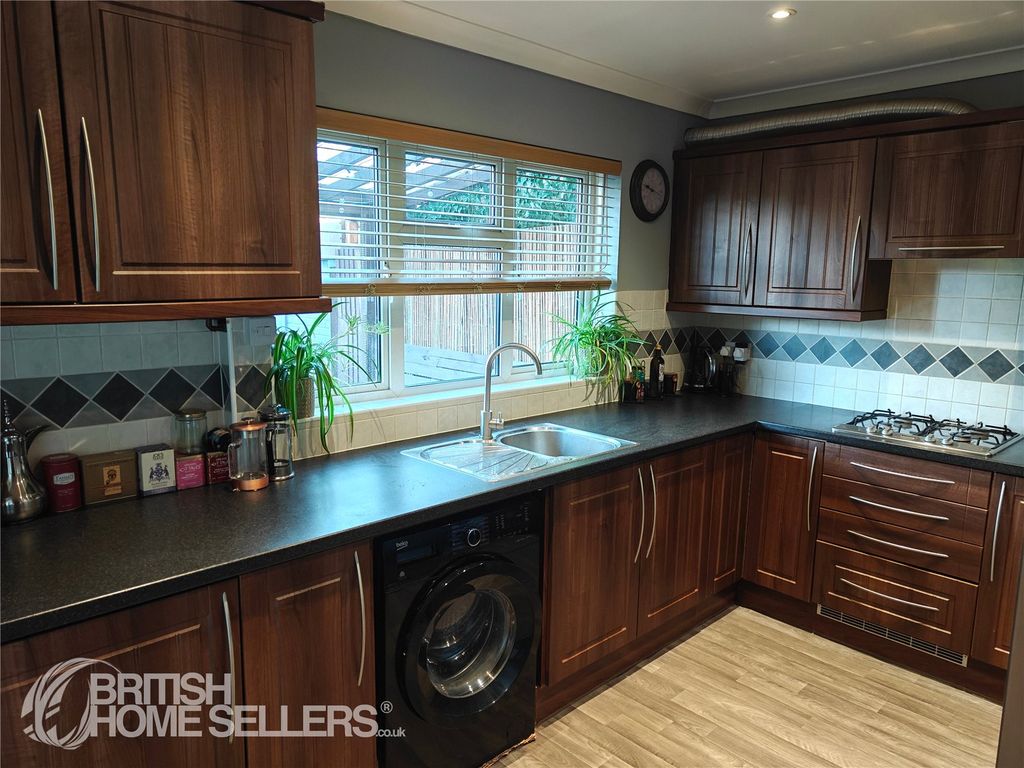 Property photo 2 of 28 Picture No. 06