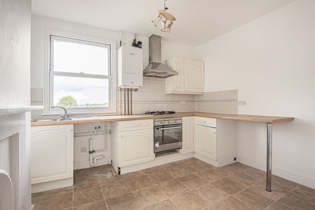 Property photo 2 of 6 Kitchen