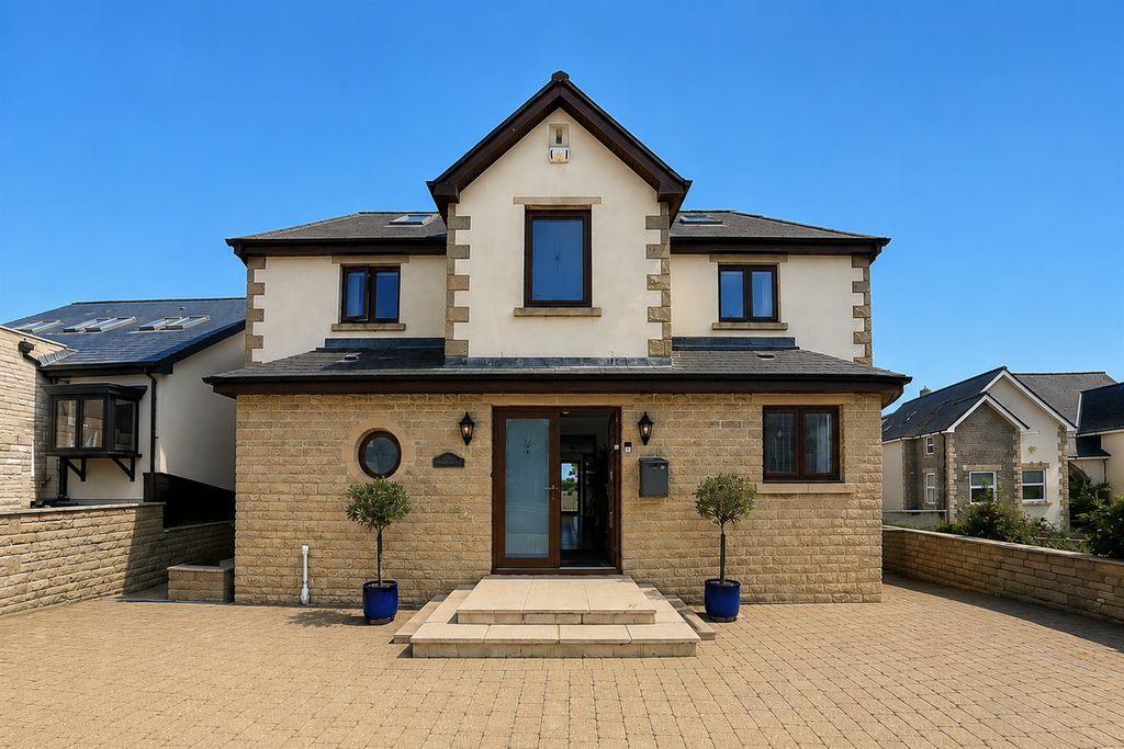 Property photo 2 of 32