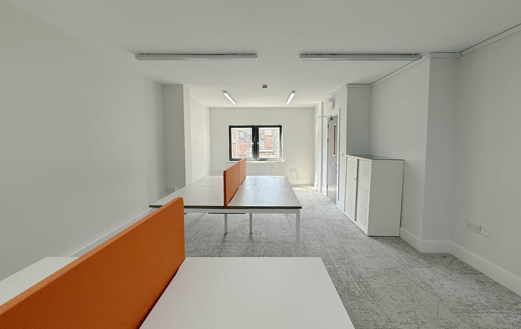 Property photo 1 of 11 Officetolet_Halecheshire_0000S_0003S_0002_Layer52Min.Png