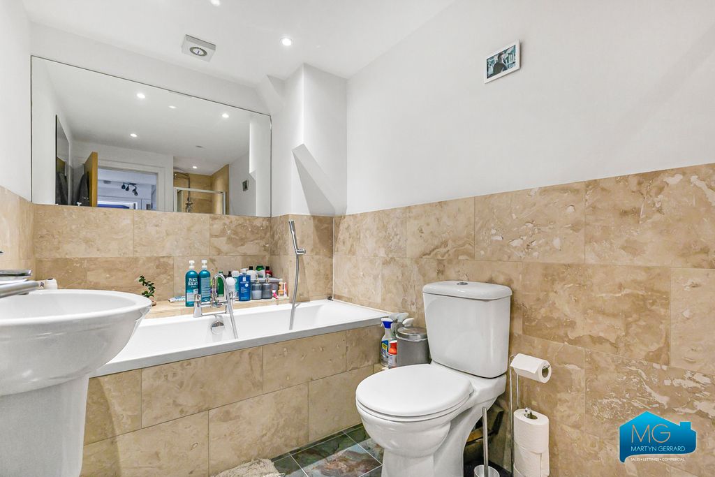 Property photo 3 of 17 Picture No. 28