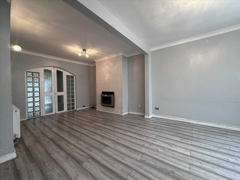 Property photo 2 of 12 Lounge