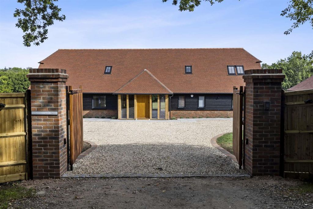Property photo 2 of 30 Tittlesfold-Croft-The-Haven-Billingshurst-Rh14-9Bg