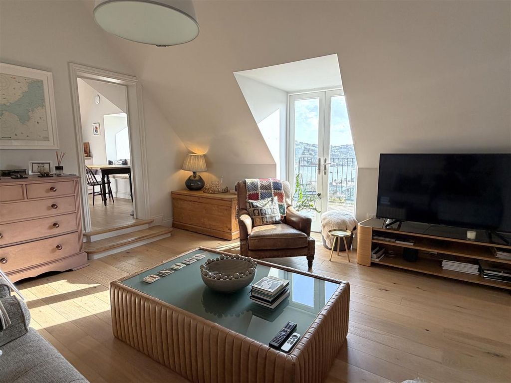 Property photo 3 of 12 Sitting Room.Jpg