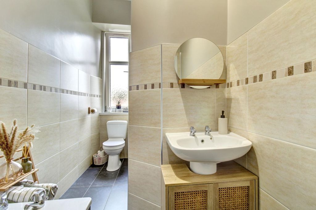 Additional image 16 of 2 bed flat for saleGlasgow Road, Dumbarton G82