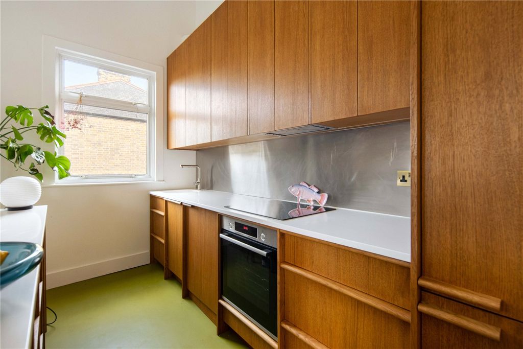 Property photo 3 of 32 Kitchen