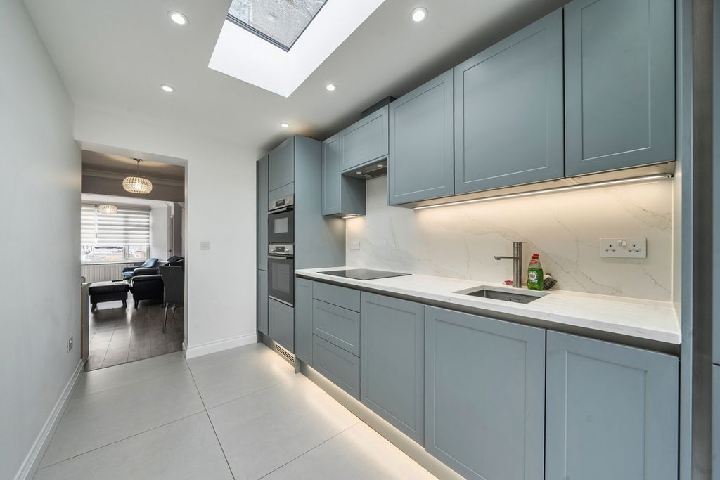 Property photo 2 of 20 1470917-8-6A1Ef85...