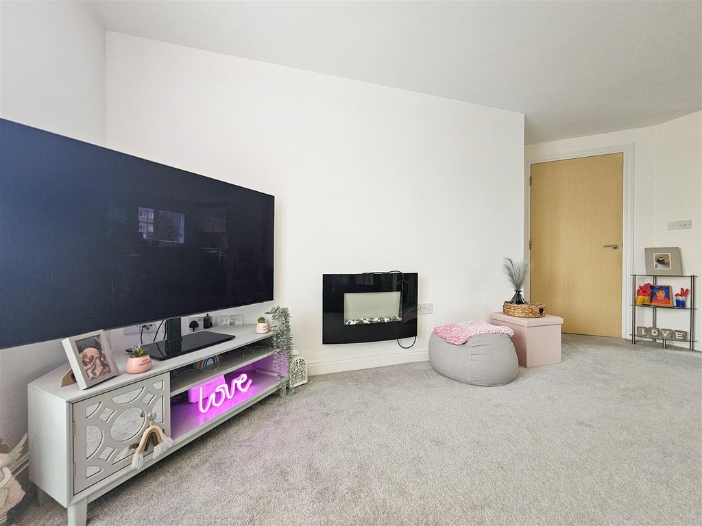 Property photo 3 of 13