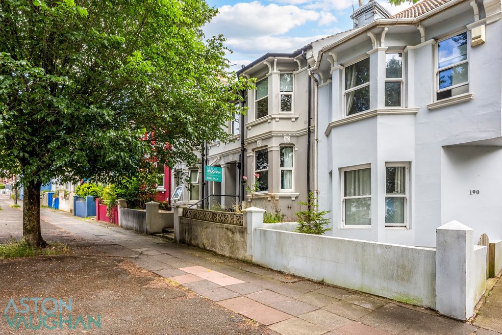 Property photo 3 of 18 4890795