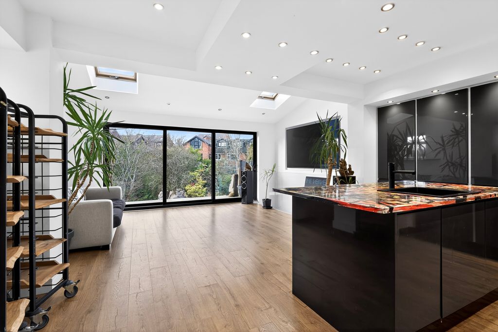 Property photo 2 of 40 Open Plan Living