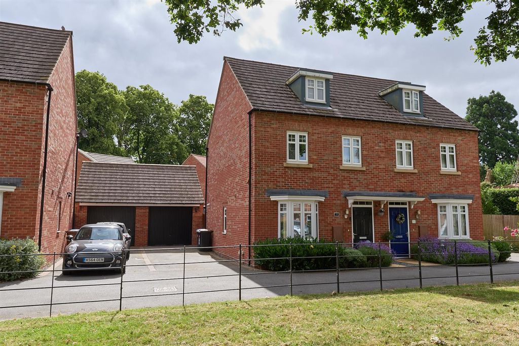Property photo 1 of 15 Highgrove_34.Jpg