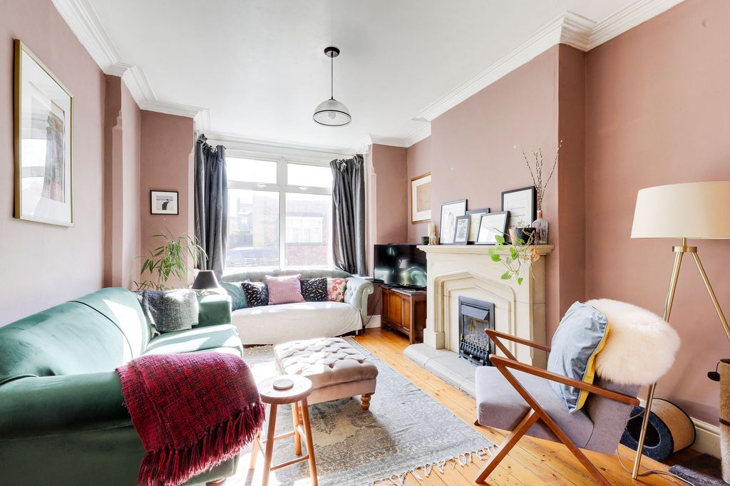 Property photo 2 of 18