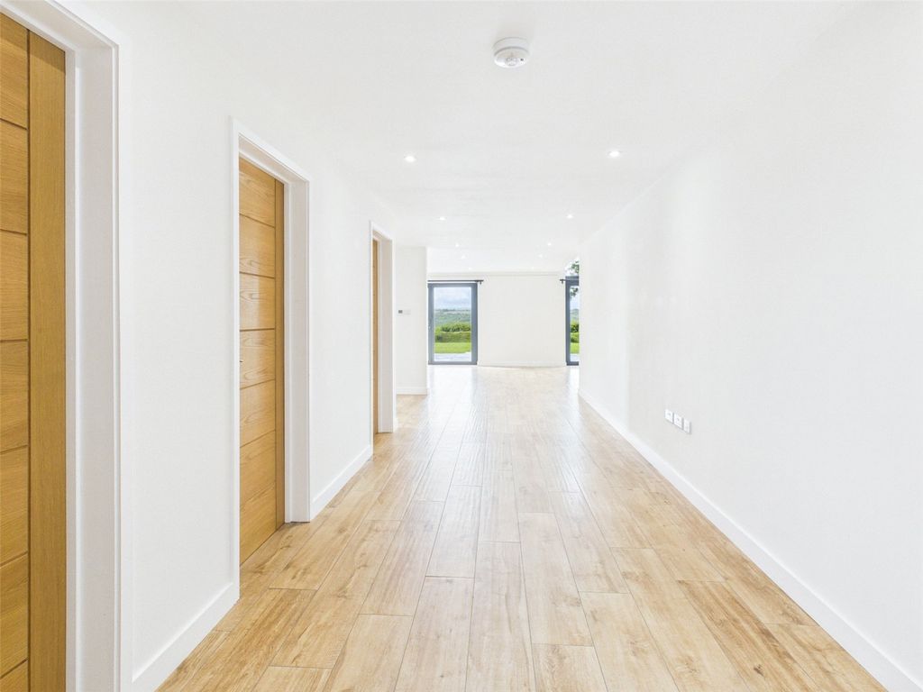 Property photo 2 of 27 Picture No. 78