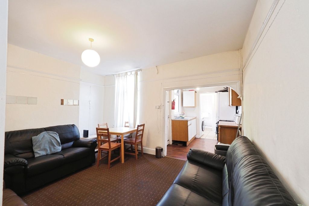 Property photo 2 of 17 Photo