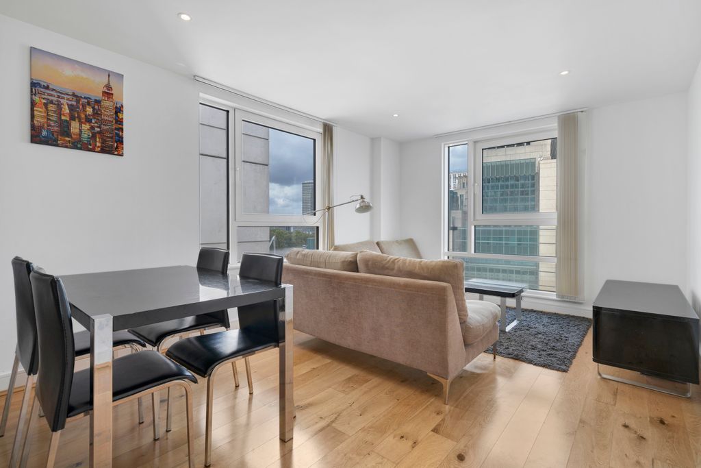 Property photo 3 of 12 Dsc01806