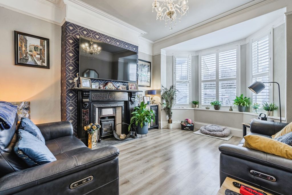 Property photo 3 of 20